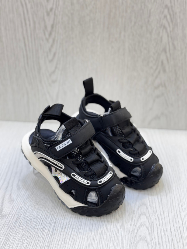 صندل تابستانی بچگانه جلو بسته چسبی وارداتی برند kids-lounge