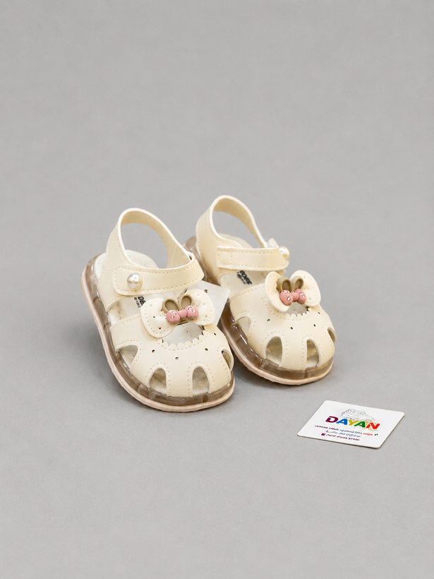 صندل تابستانی دخترانه چراغدار رنگ کرم وارداتی برند k-shoes